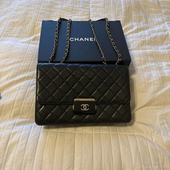 Chanel large beauty lock Flap bag - Picture 1 of 7